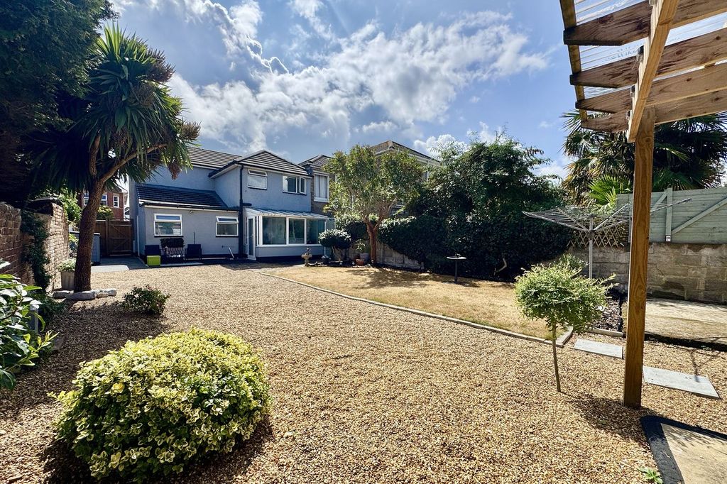 Property photo 3 of 25