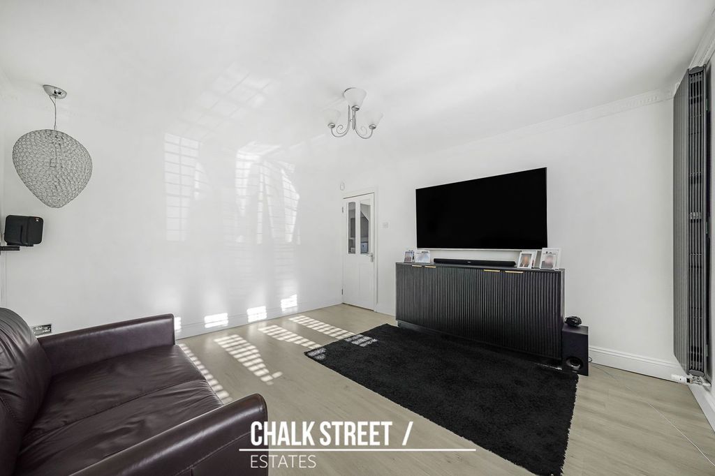 Property photo 3 of 26