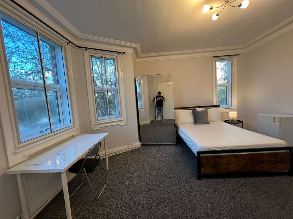 Property photo 3 of 3 Room