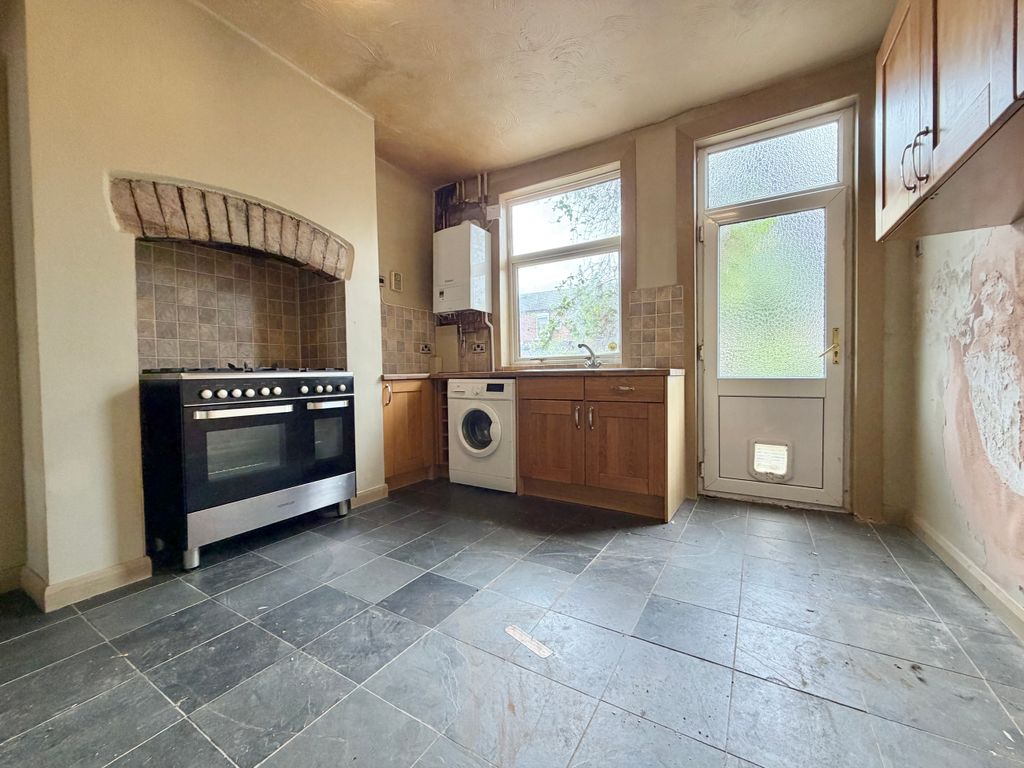Property photo 3 of 9 Kitchen