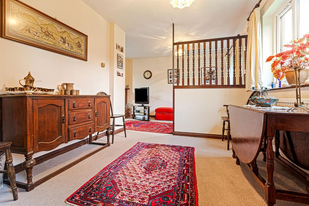 Property photo 3 of 31 Dining Area