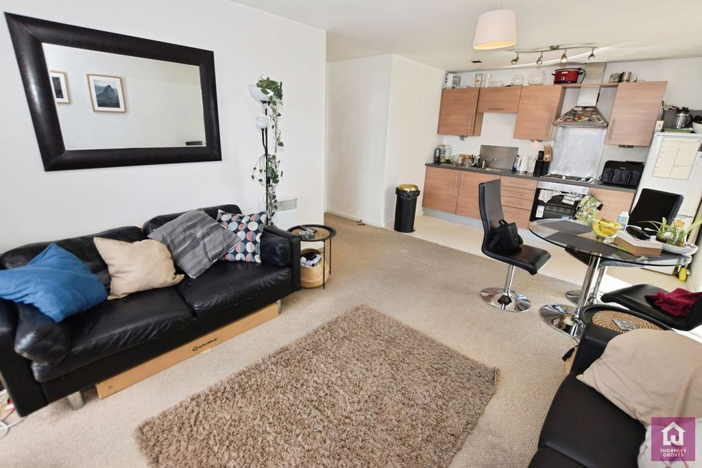 Property photo 2 of 18 Pbox-Img.Jpg