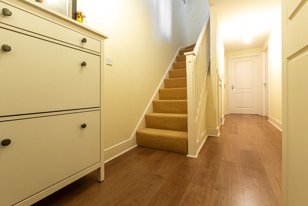 Property photo 2 of 21 Entrance Hall