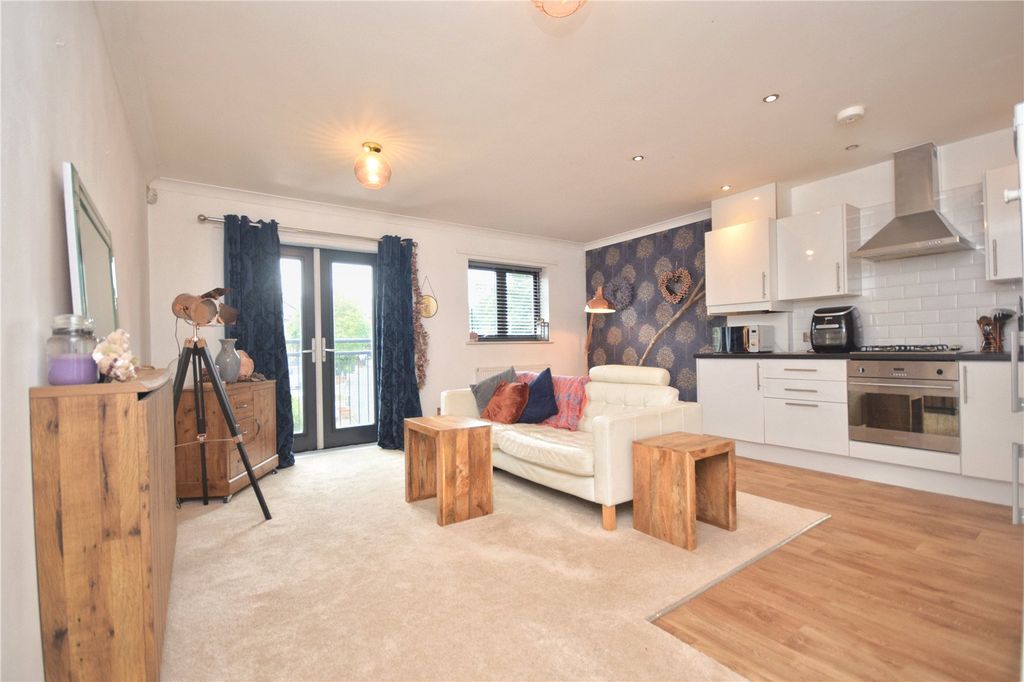 Property photo 2 of 10 Open Plan Living