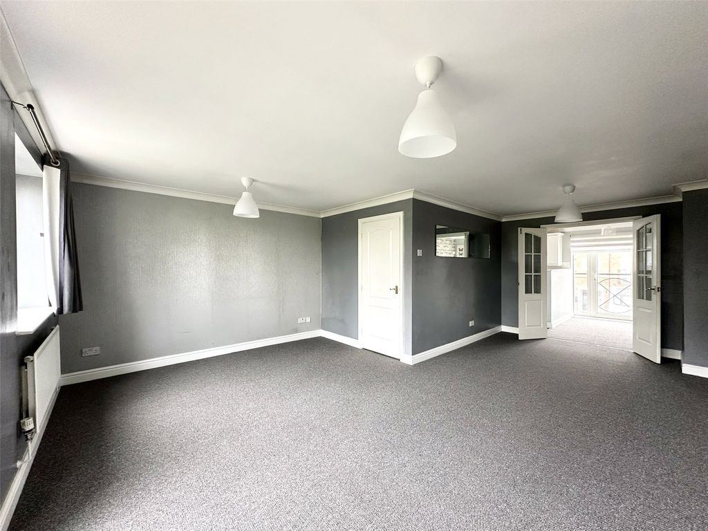 Property photo 2 of 23 Lounge