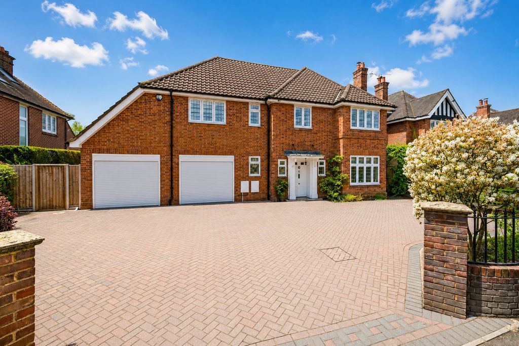 Property photo 2 of 33