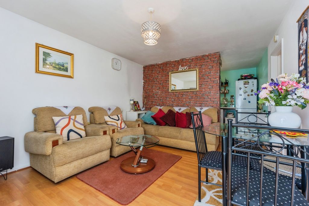 Property photo 2 of 17 Pbox-Img.Jpg