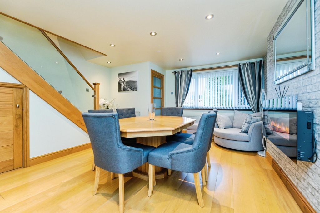 Property photo 3 of 24 Pbox-Img.Jpg