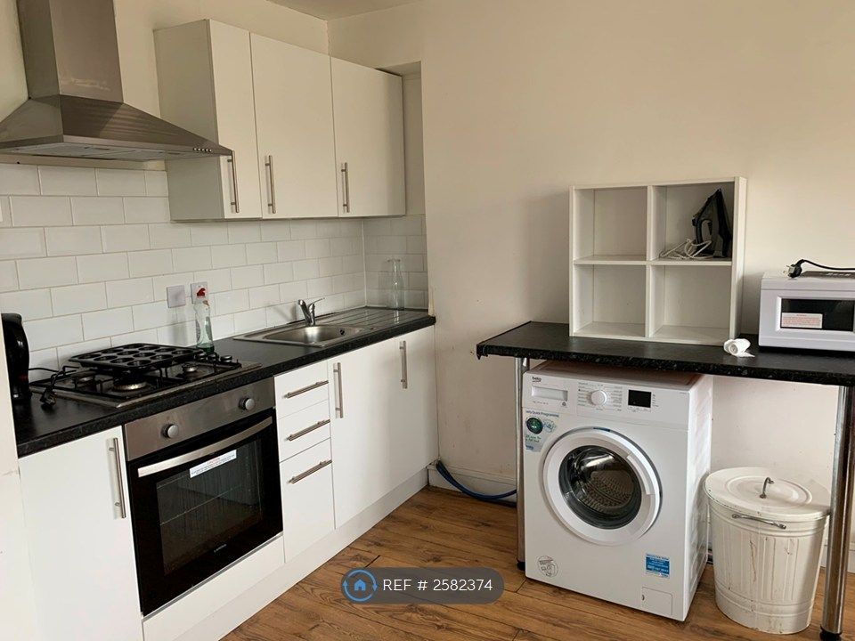 Property photo 2 of 9 Kitchen
