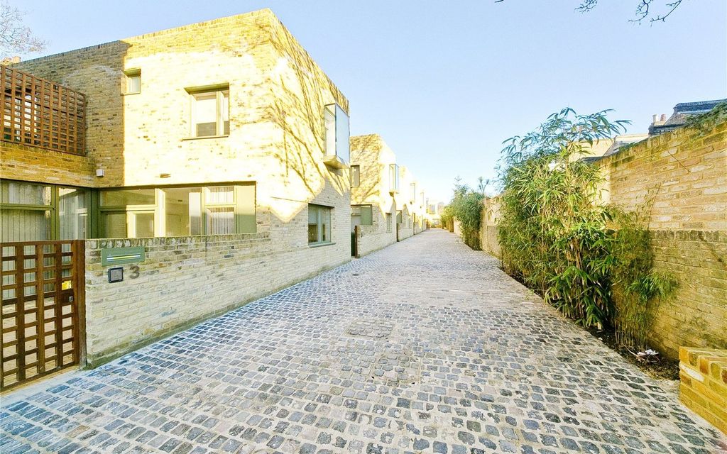 Property photo 3 of 13 Photo 2