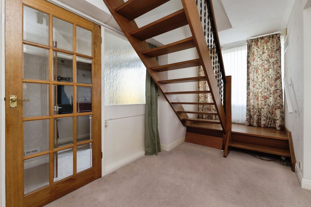 Property photo 3 of 16 Pbox-Img.Jpg