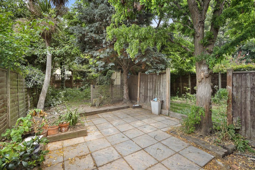 Property photo 3 of 13 Garden