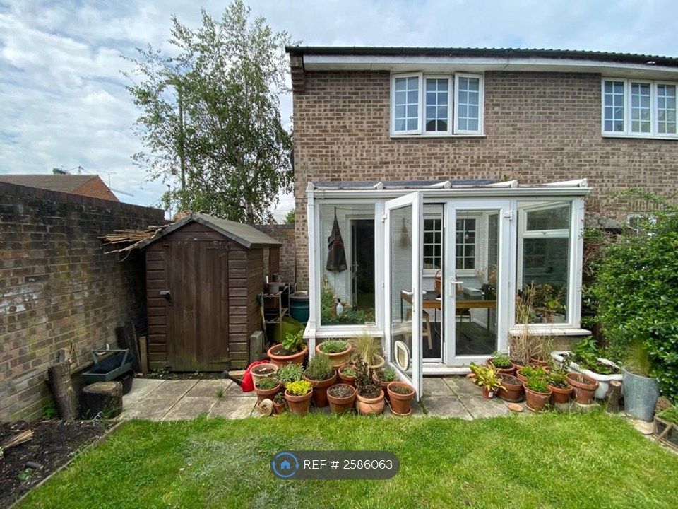 Property photo 2 of 7 Garden With Conservatory
