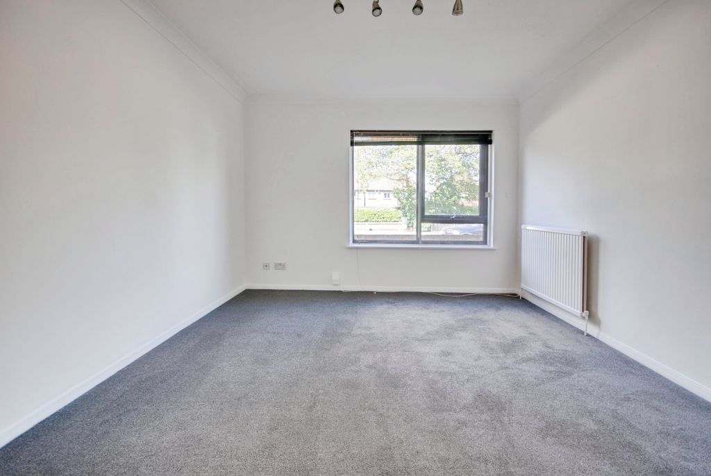 Property photo 2 of 8 Pbox-Bedroom-304163.Jpg