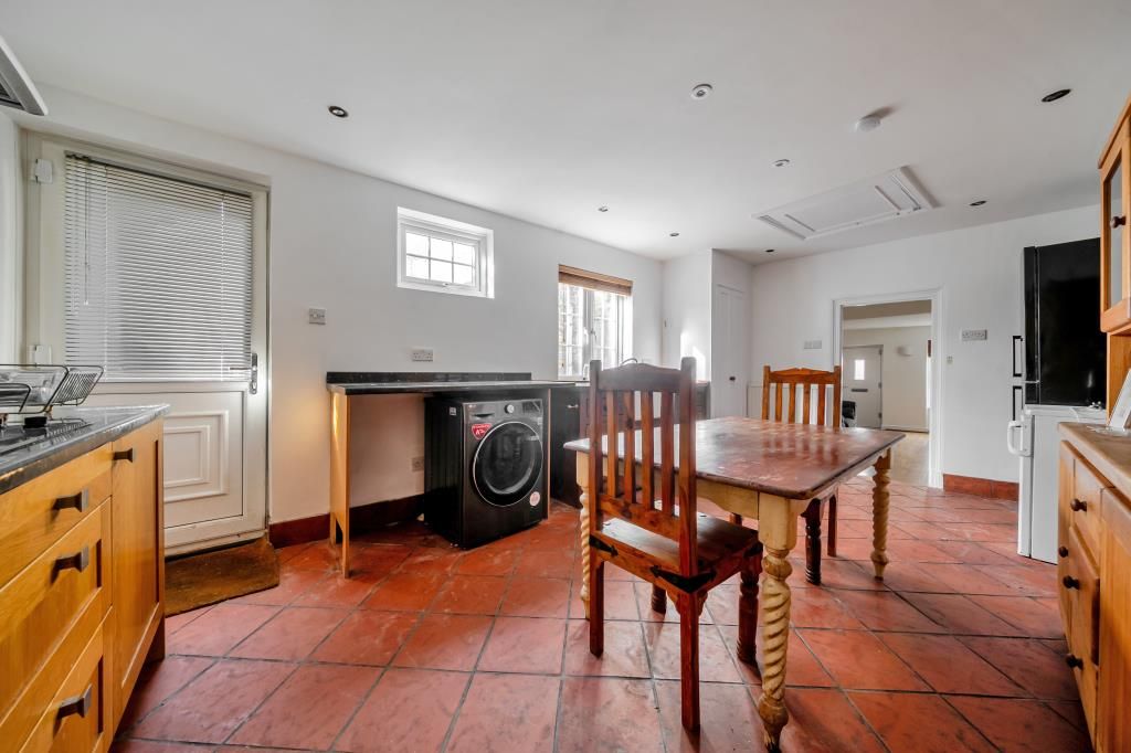 Property photo 2 of 20 Kitchen