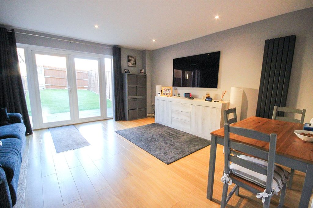 Property photo 2 of 16 Picture No. 21