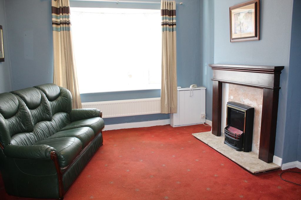 Property photo 3 of 11 Lounge Area