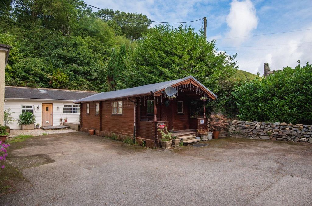 Property photo 3 of 10 Panteinion Hall, Ffordd Panteinion, Friog, Fairbourne, Gwynedd, Ll38 2Tj