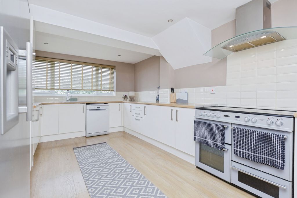 Property photo 3 of 15 Kitchen