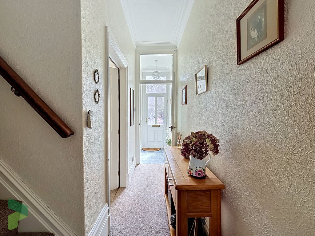 Property photo 3 of 18 Hallway