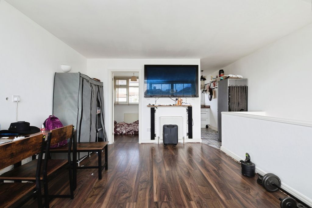 Property photo 2 of 15 Pbox-Img.Jpg