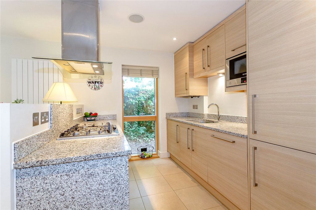 Property photo 3 of 8 Kitchen