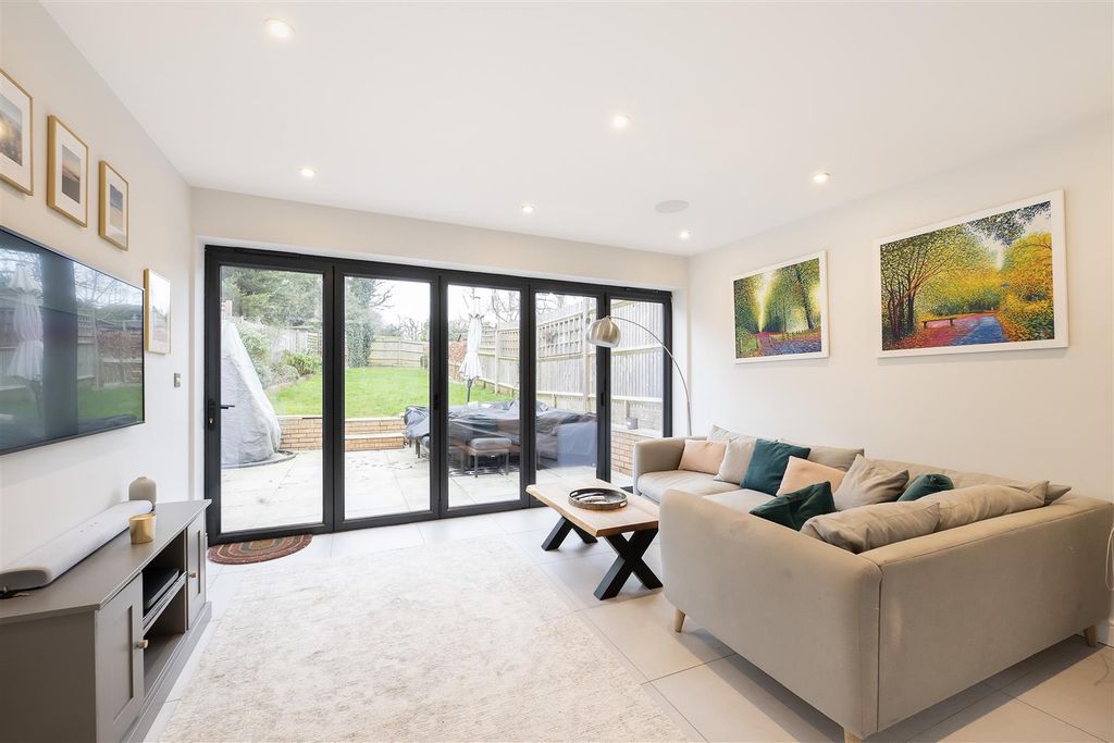 Property photo 3 of 12 46-Manland-Ave-02.Jpg
