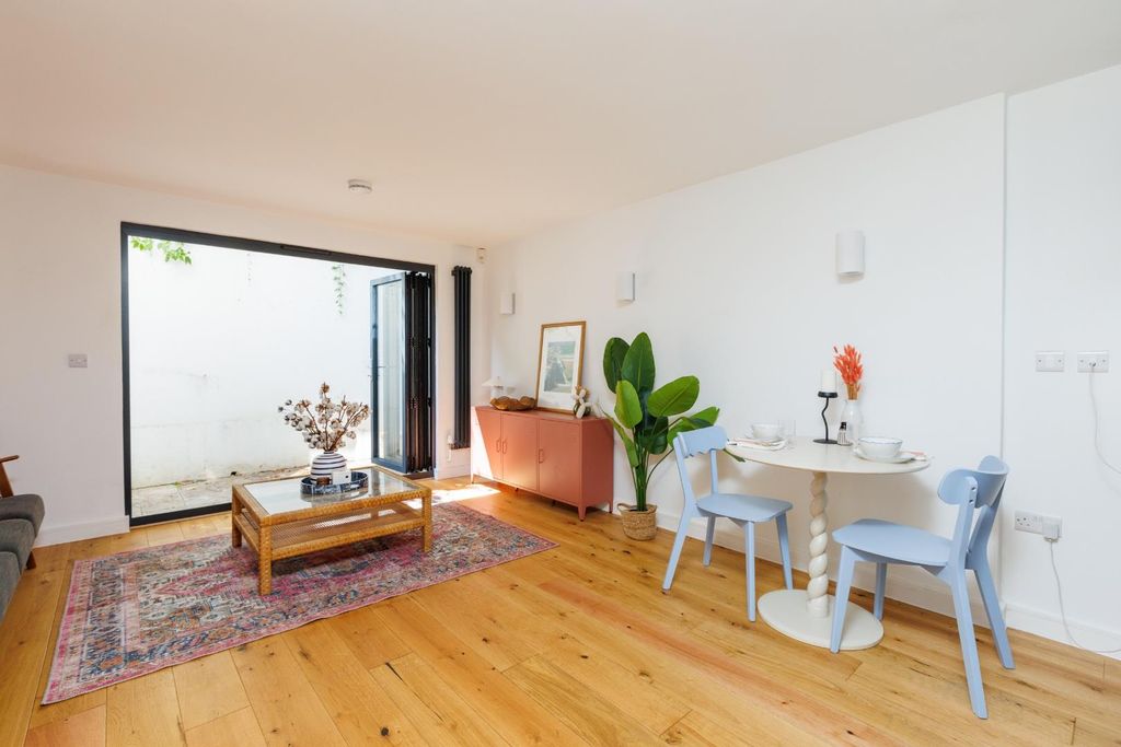 Property photo 3 of 27 60 Sydenham Road-28.Jpg