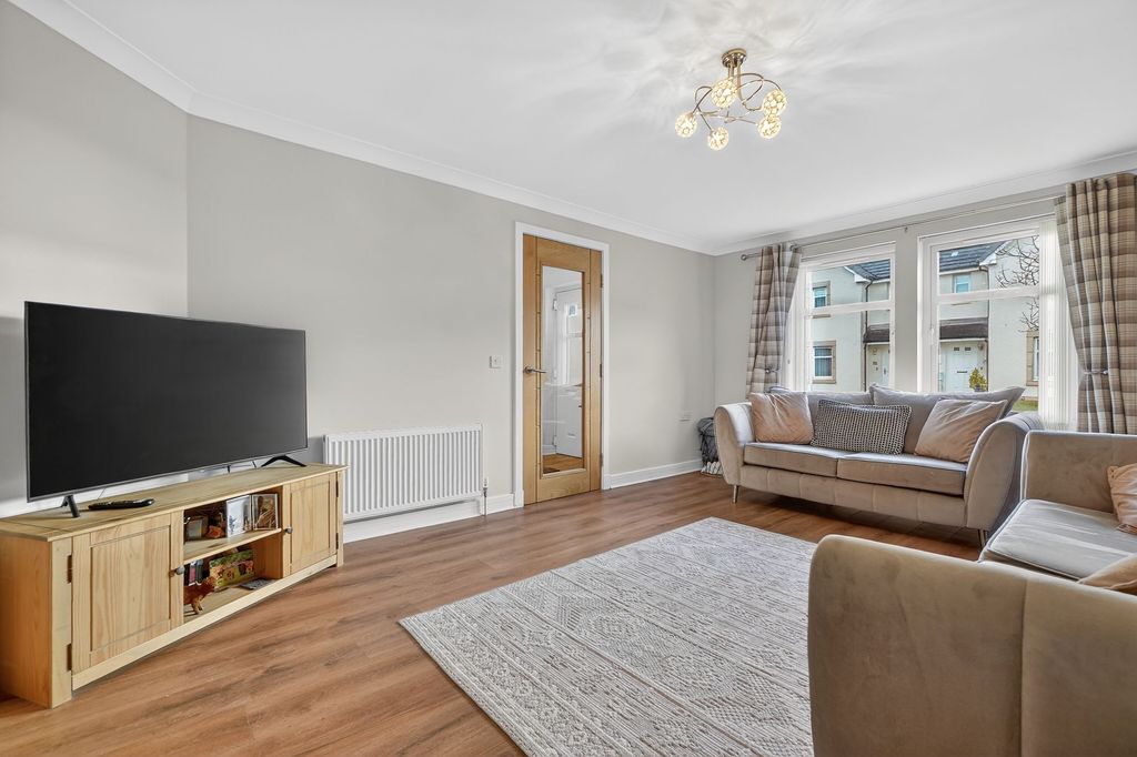 Property photo 2 of 27