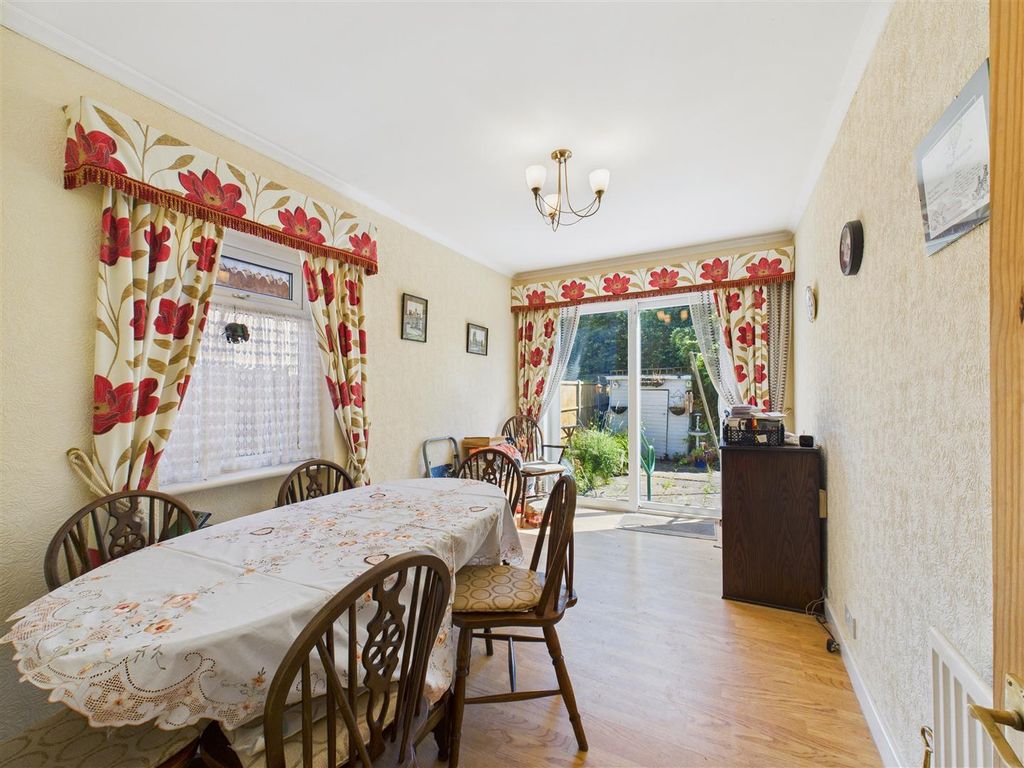 Property photo 3 of 10 Dining Room / Bedroom 3