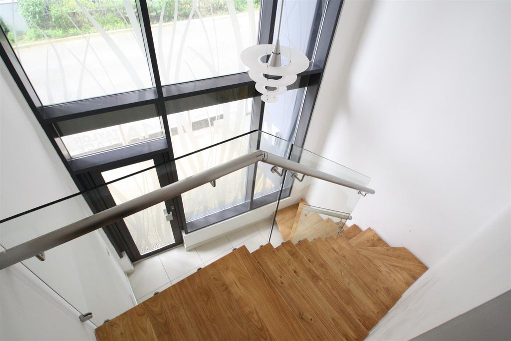Property photo 3 of 10 Entrance