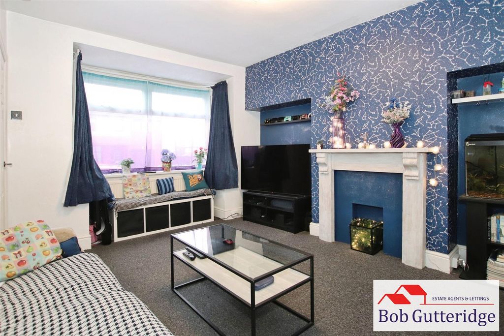 Property photo 2 of 25 Lounge