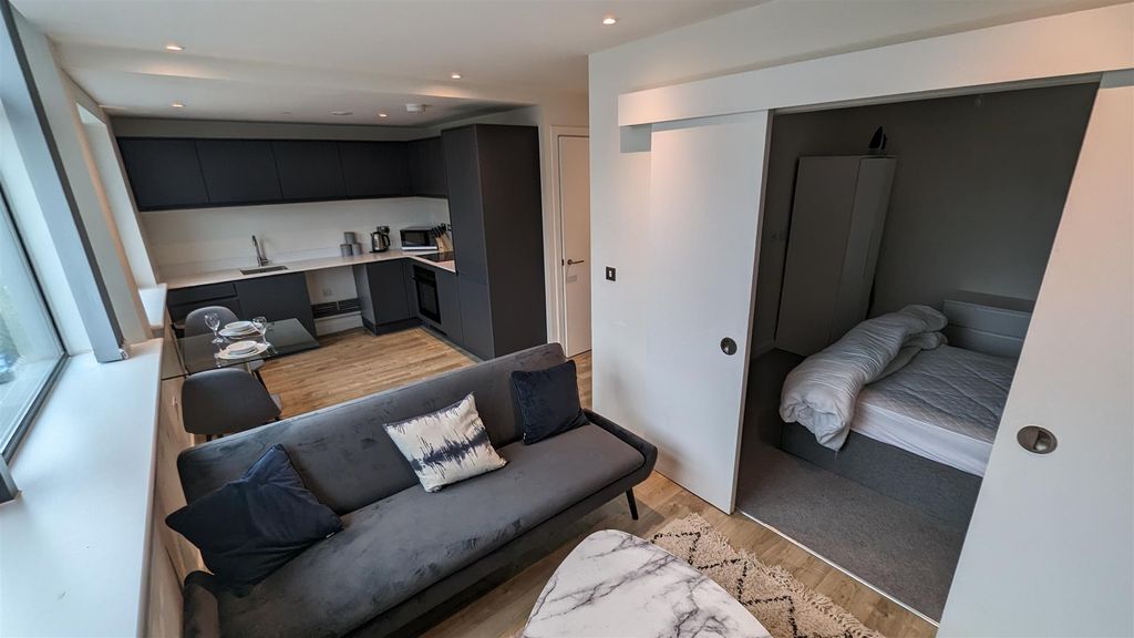 Property photo 3 of 8 407 Living 2.Jpg
