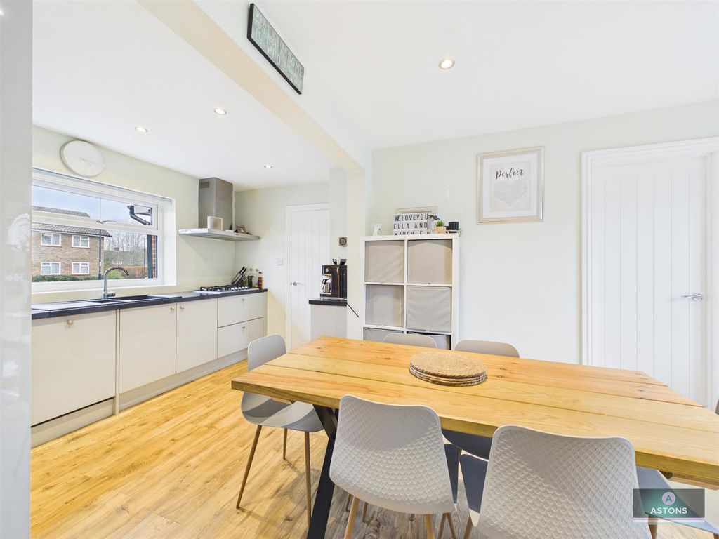 Property photo 3 of 16 Cam02067G0-Pr0223-Still010.Jpg