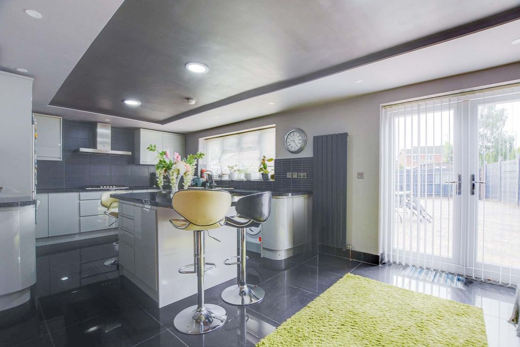 Property photo 1 of 29