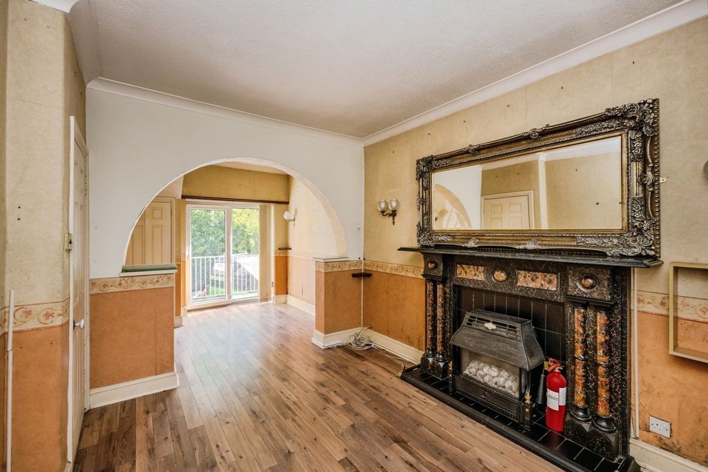 Property photo 2 of 17 Photo