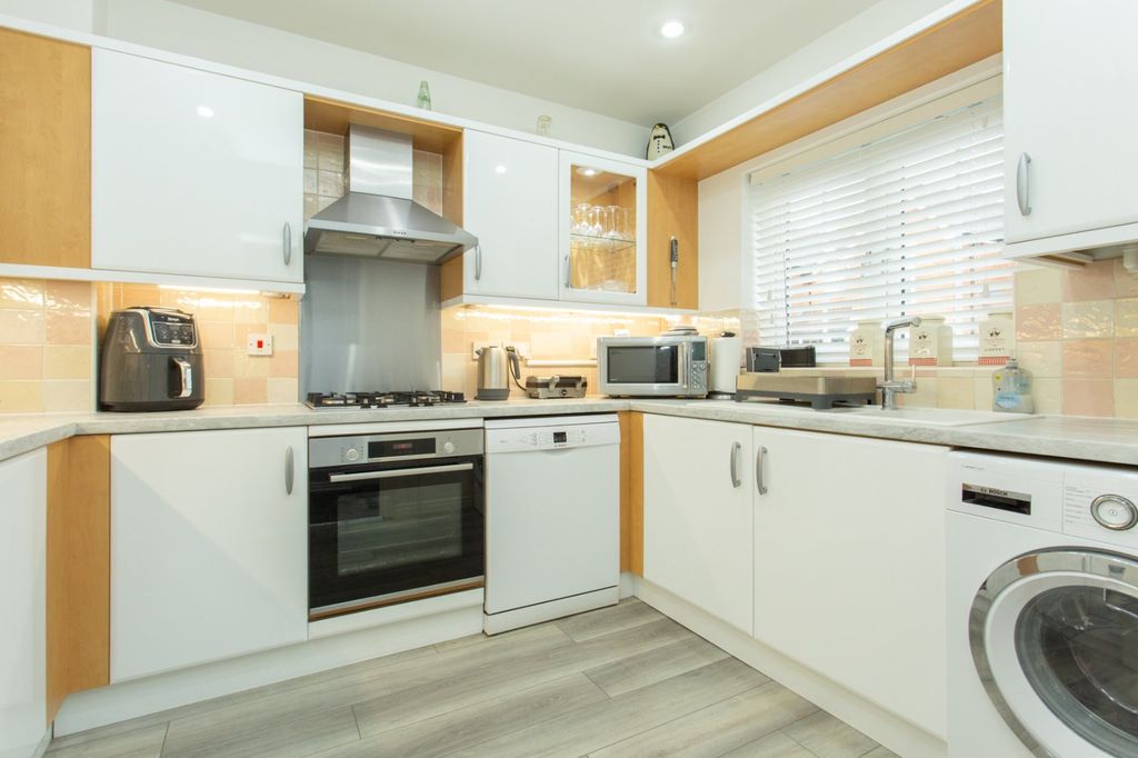 Property photo 3 of 15 Picture 3