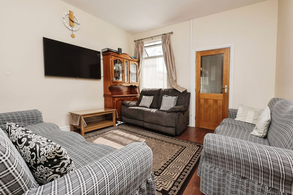 Property photo 3 of 22 Pbox-Img.Jpg