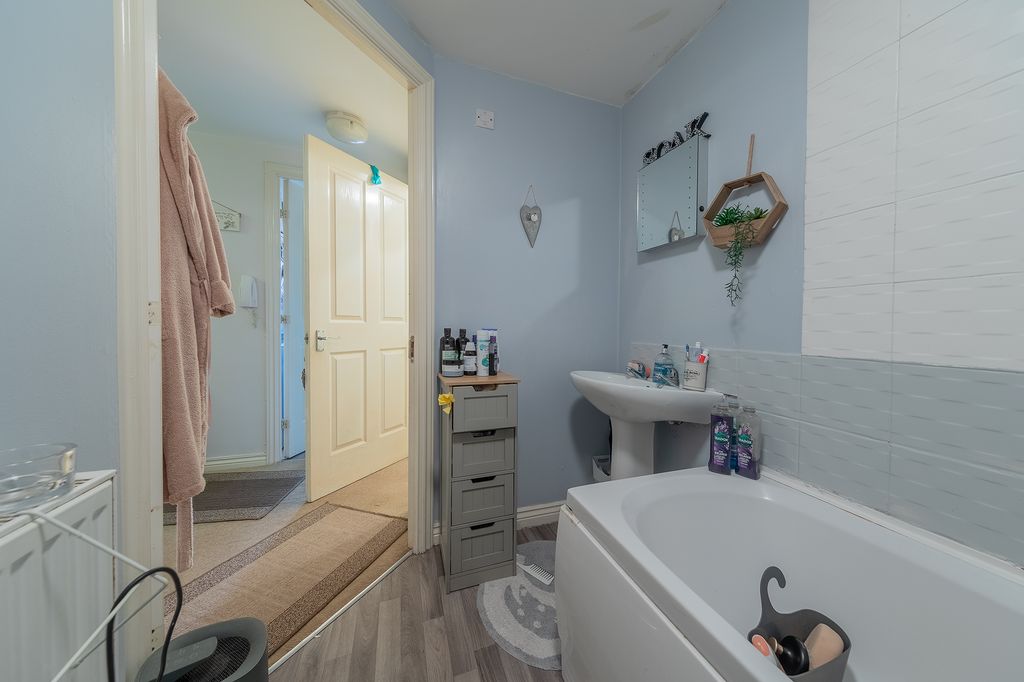 Additional image 9 of 2 bed flat for salePark Road, Ilkeston DE7