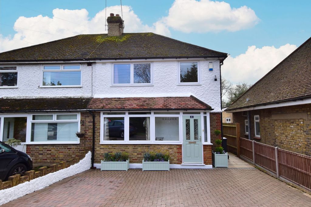 Property photo 2 of 25