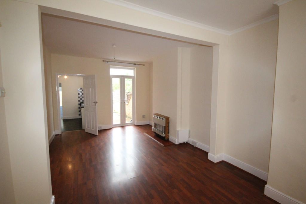 Property photo 2 of 10 27 Ivy Road Dining New.Jpg