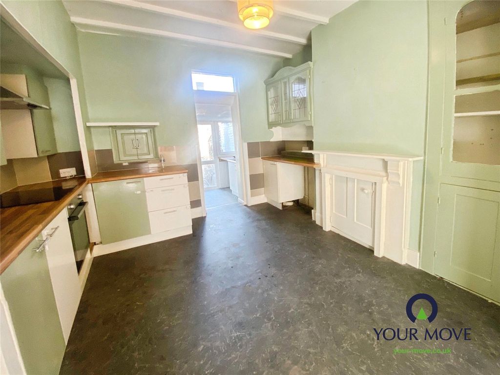 Property photo 2 of 12 Kitchen