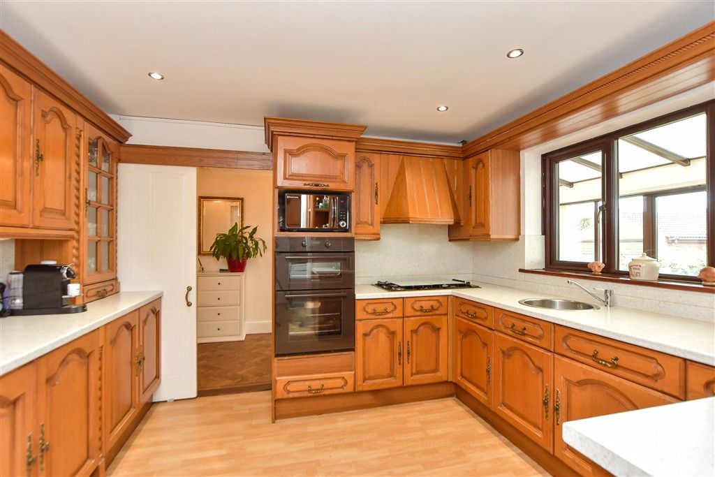Property photo 3 of 18 Kitchen