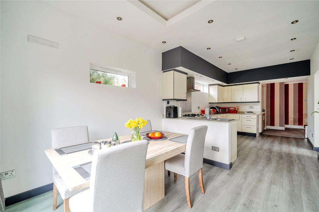 Property photo 3 of 20 Picture No. 12