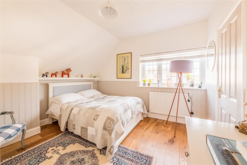 Property photo 3 of 40 1 Vernon Avenue-19.Jpg