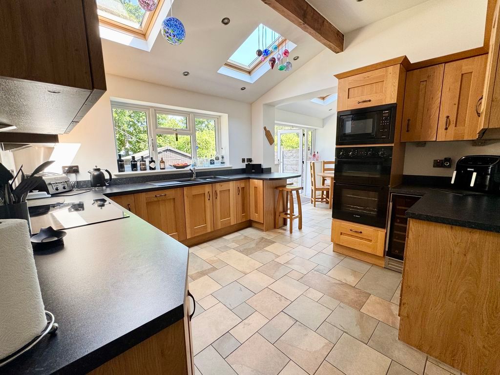 Property photo 2 of 25 Open Plan Breakfast Kitchen
