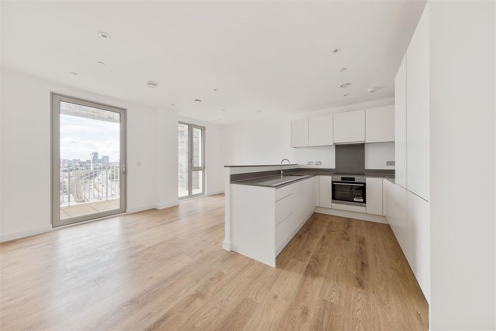 Property photo 2 of 24