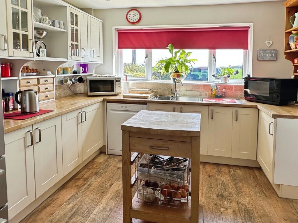 Property photo 3 of 27