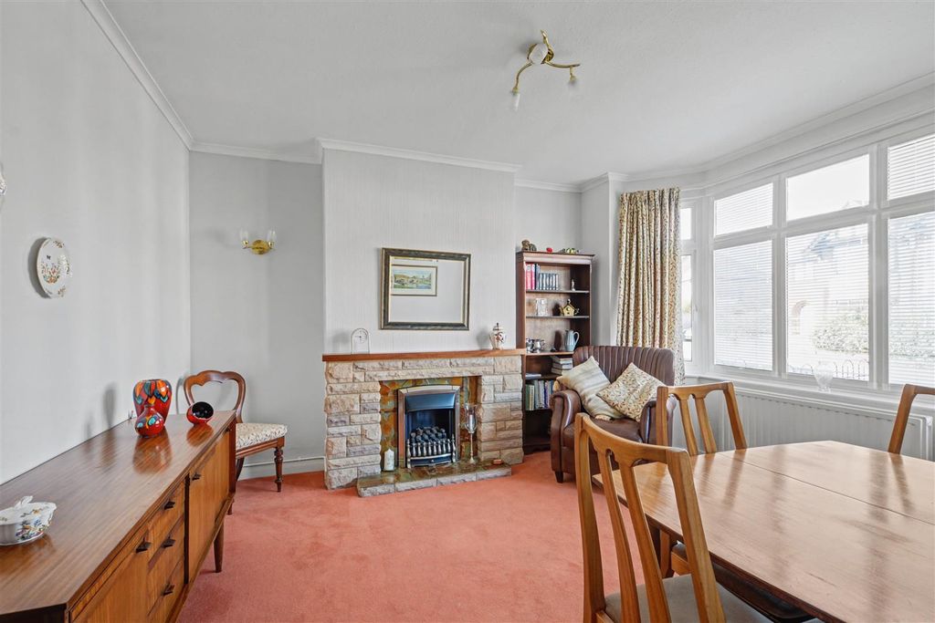 Property photo 3 of 24 Dining Room.Jpeg