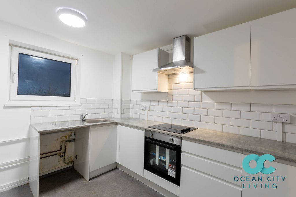 Property photo 2 of 10 Kitchen